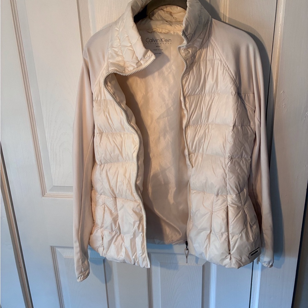 Calvin Klein Women's Cream Quilted Puffer Jacket with Knit Sleeves